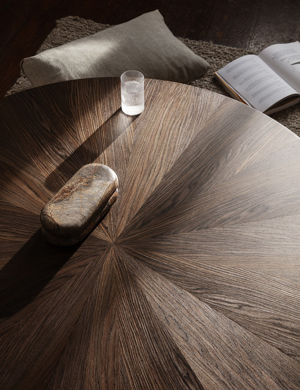 POST COFFEE TABLE STAR