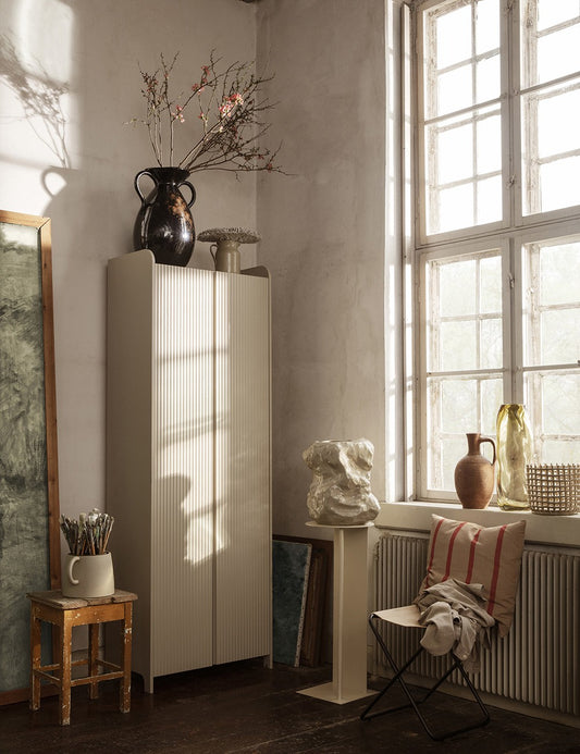sill cupboard high