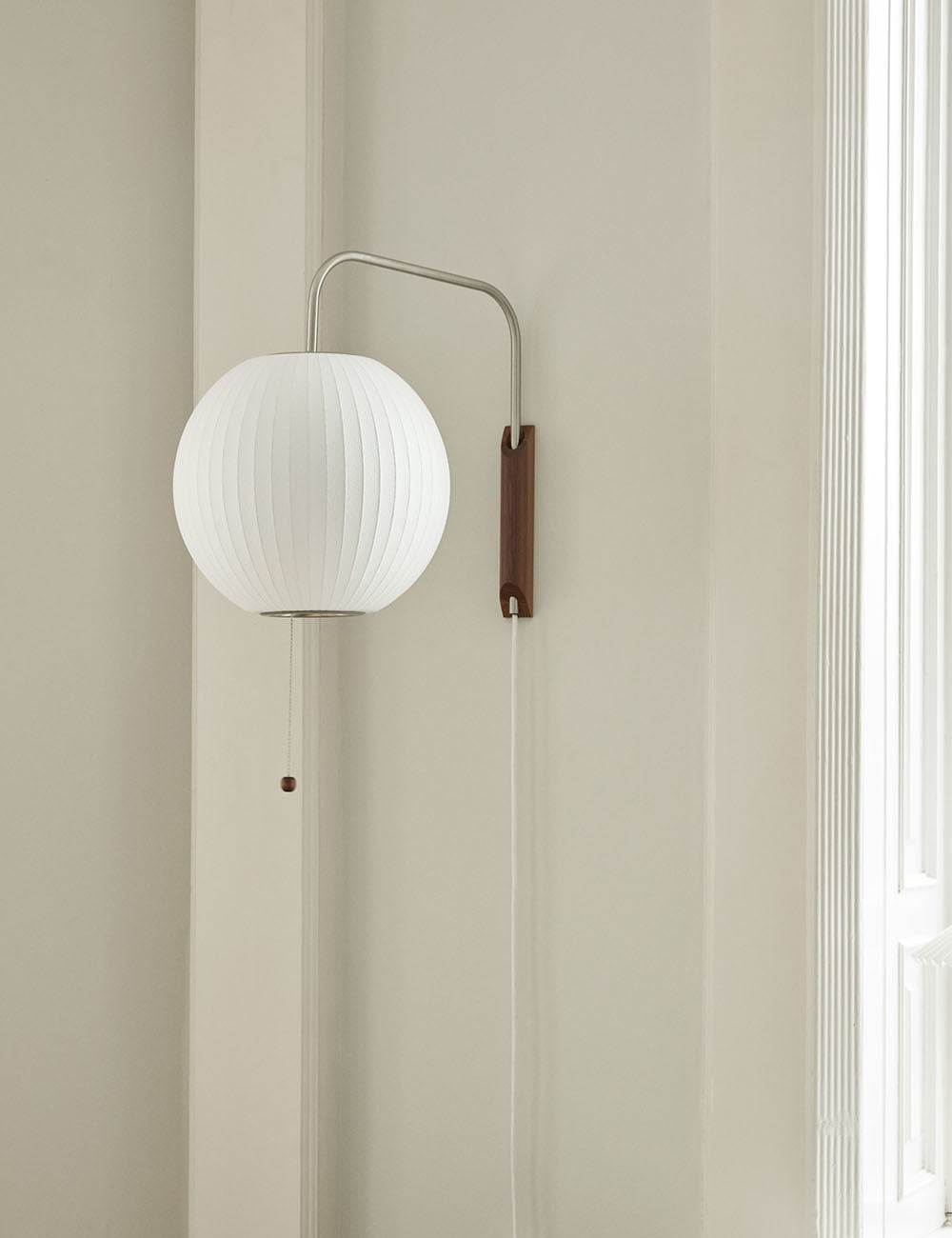 NELSON BALL WALL LAMP