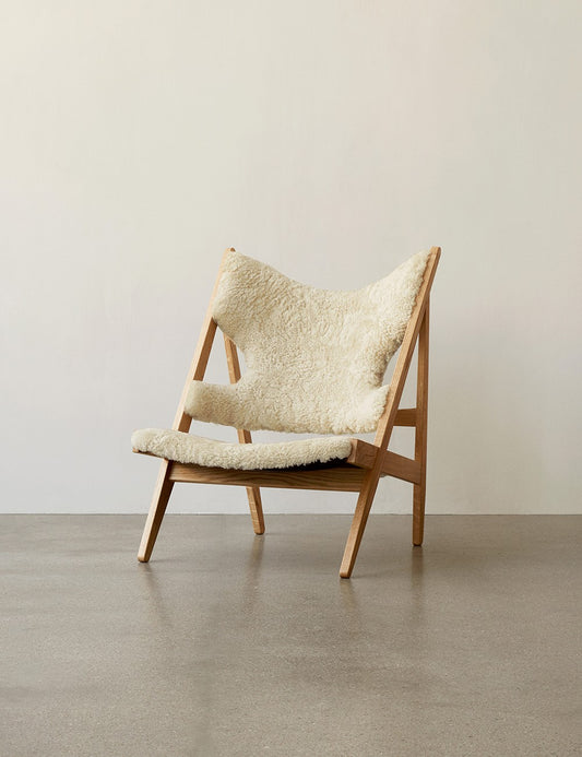 chaise longue tricotée en peau de mouton