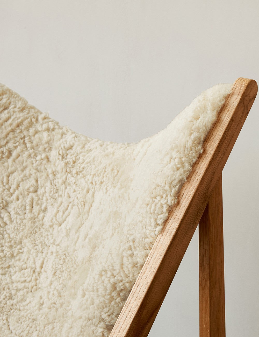 chaise longue tricotée en peau de mouton