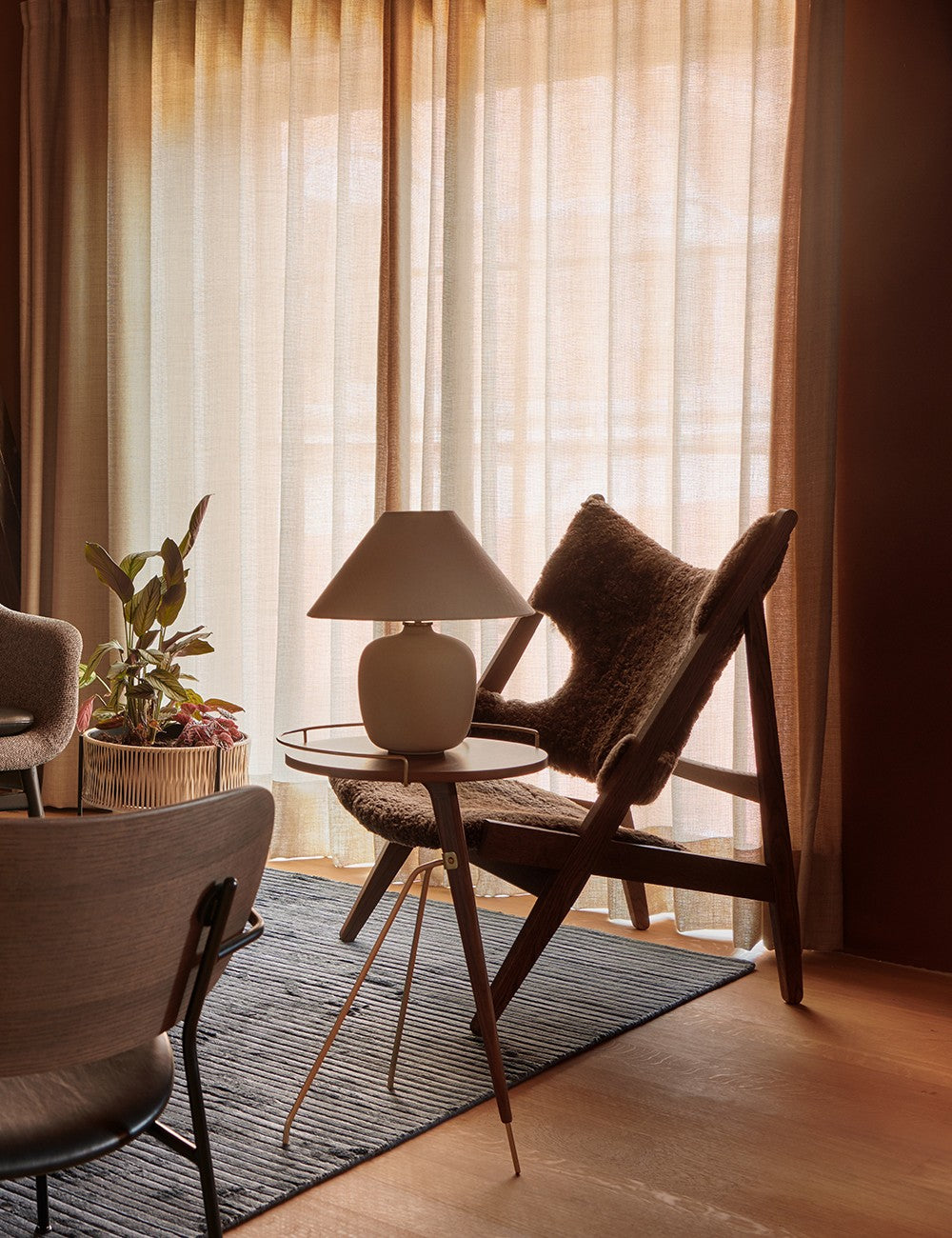 chaise longue tricotée en peau de mouton