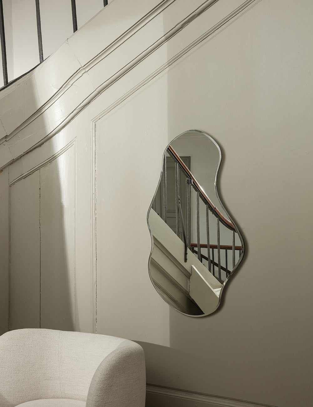 étang l miroir chromé foncé