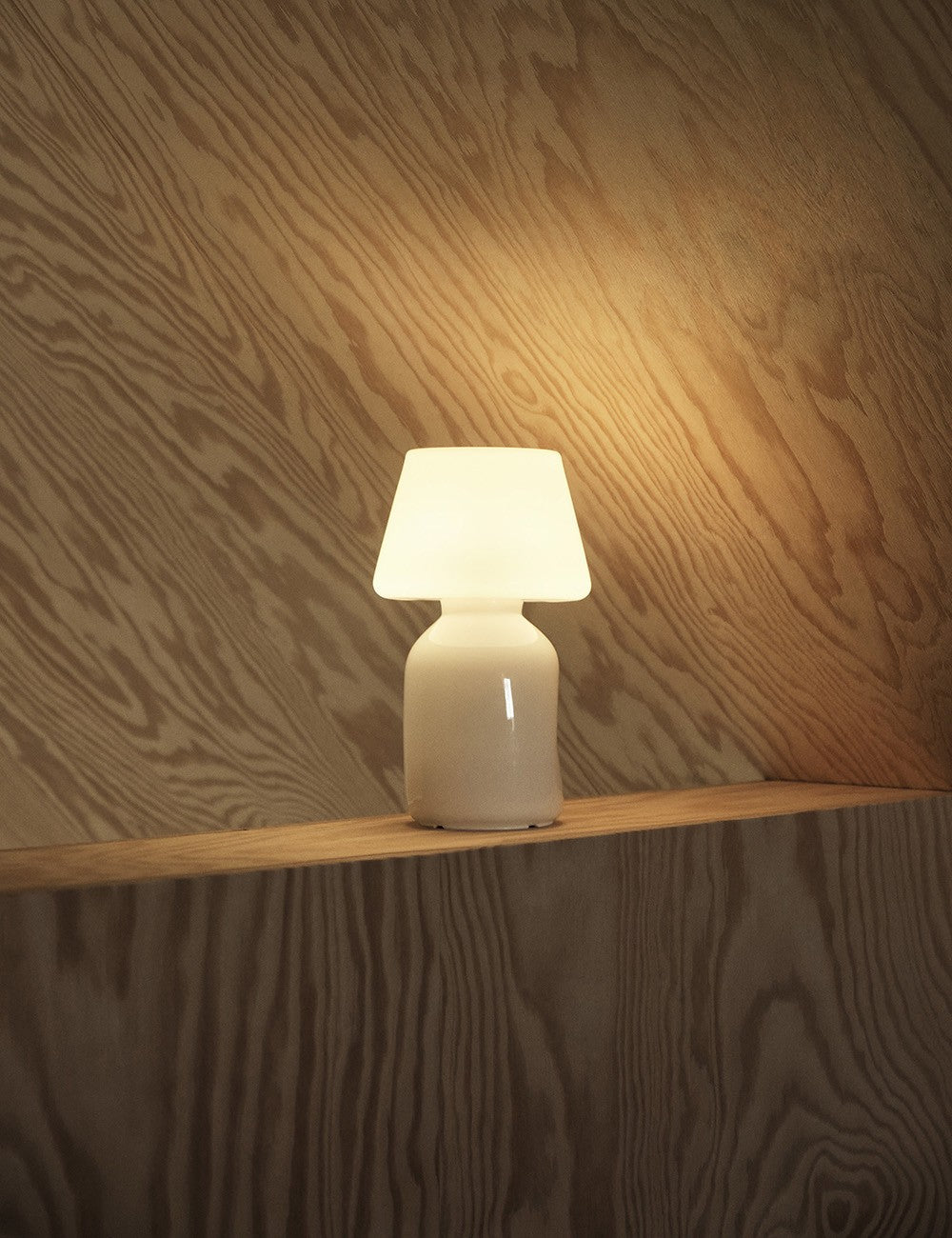 apollo portable table lamp