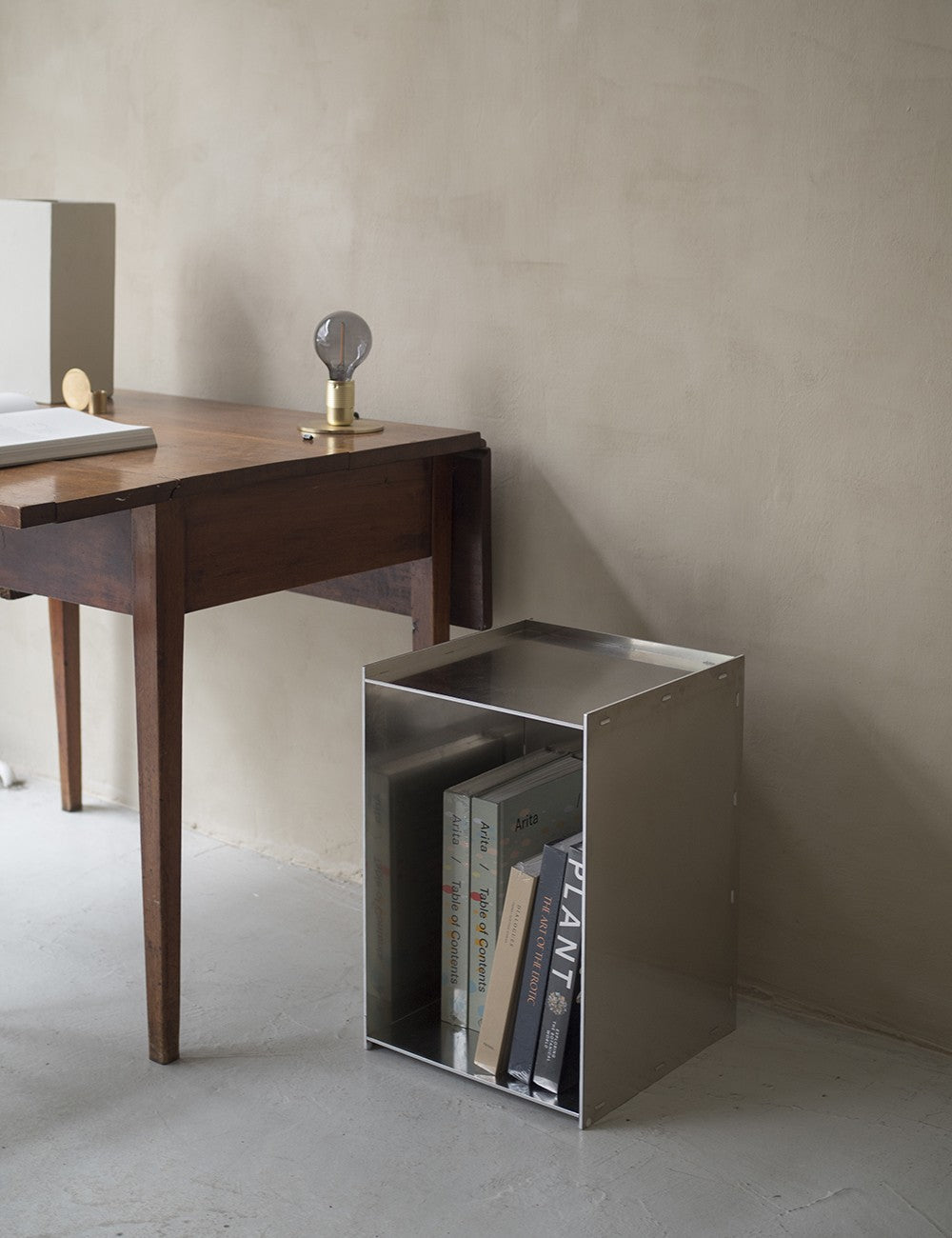 rivet box table