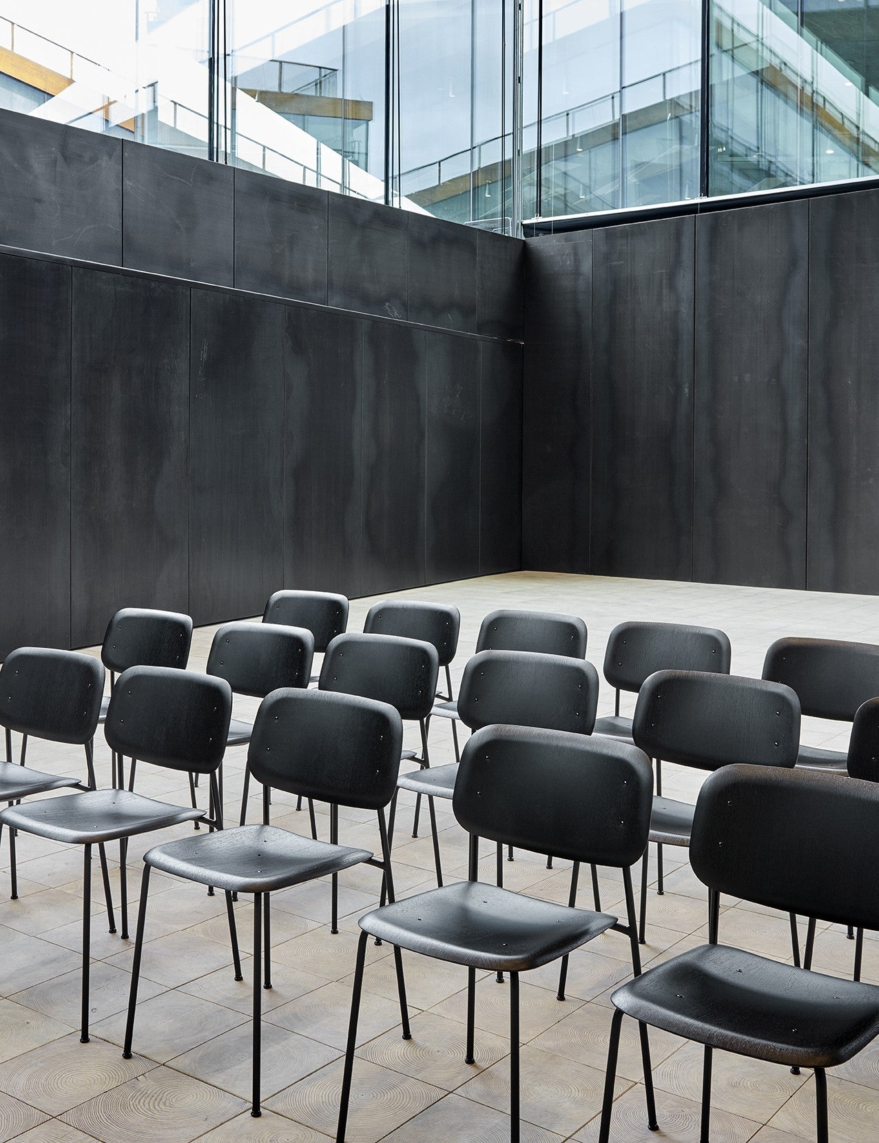 SOFT EDGE 40 CHAIR