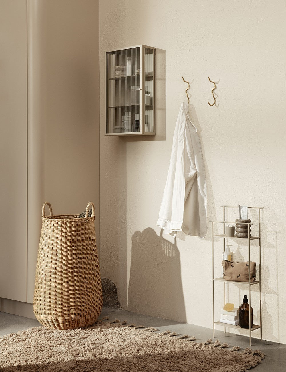 cesto della biancheria intrecciato