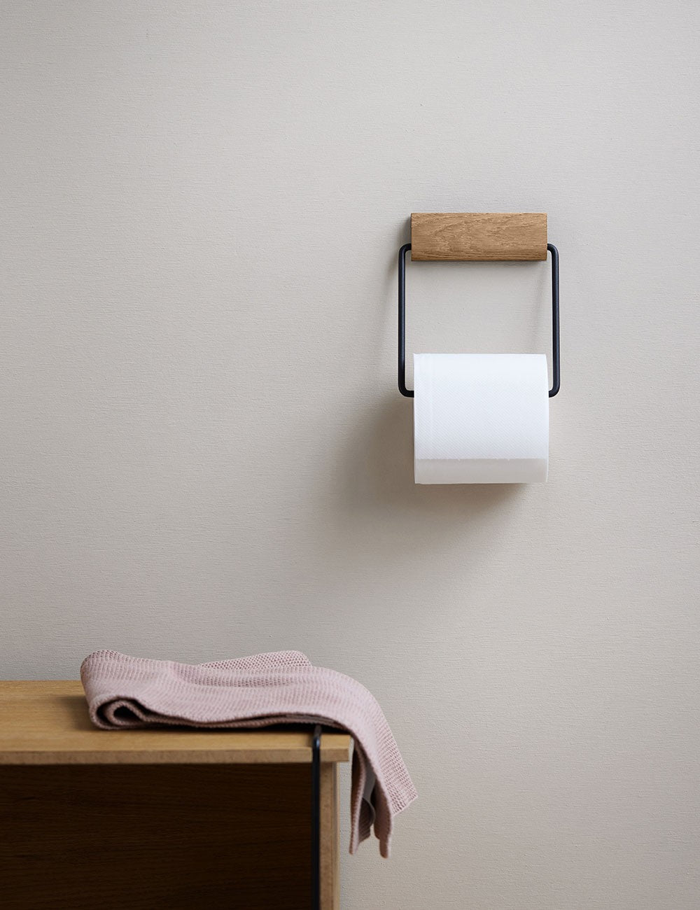 TOILET PAPER HOLDER
