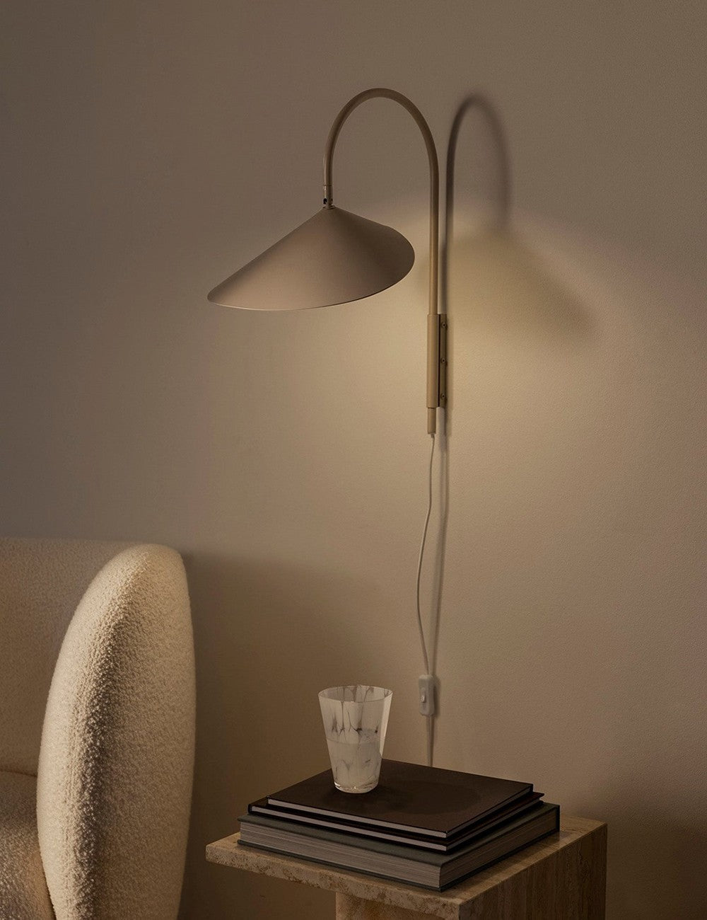 applique murale pivotante arum