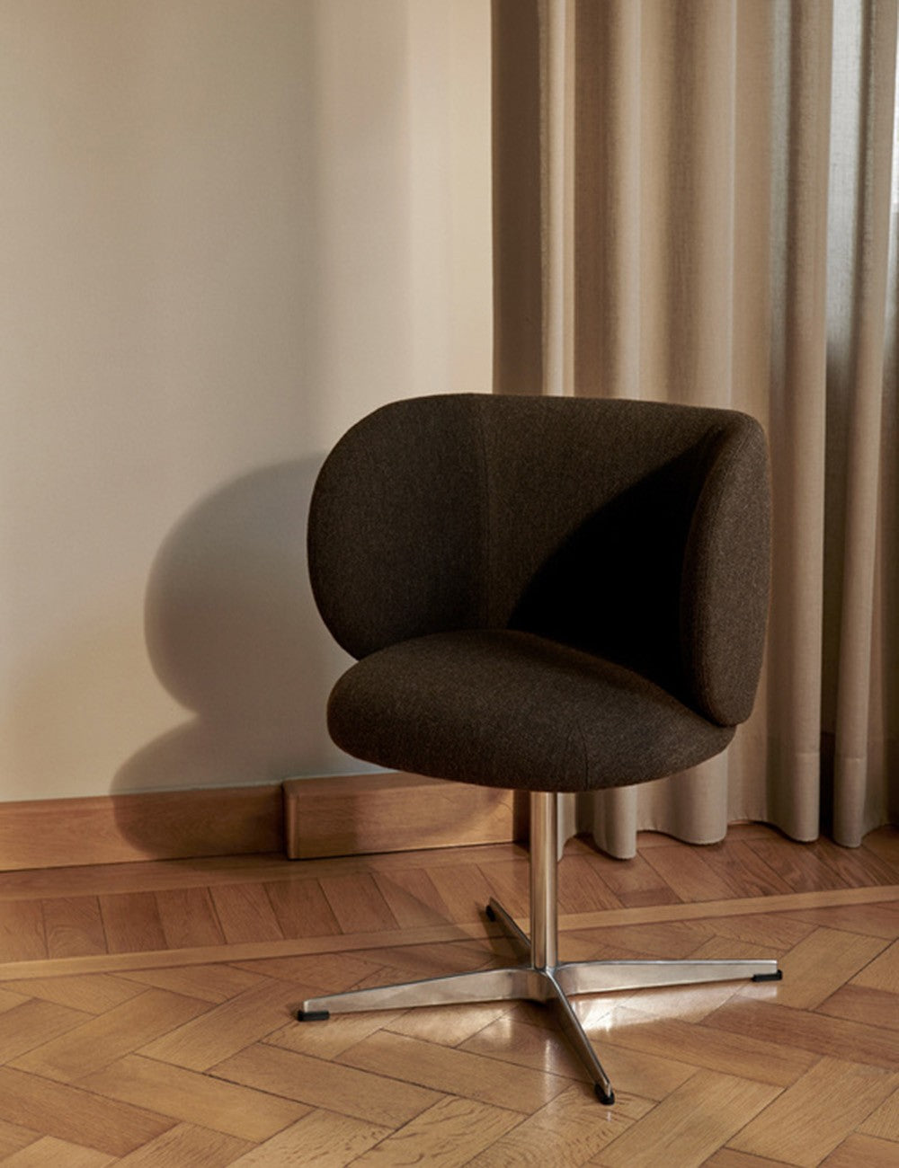 Chaise pivotante de salle à manger Rico Halligdal