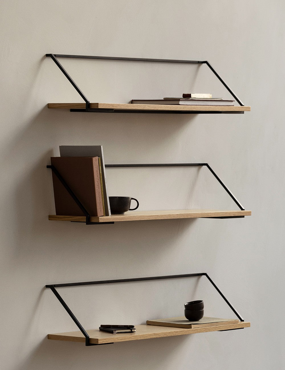 RAIL SHELF