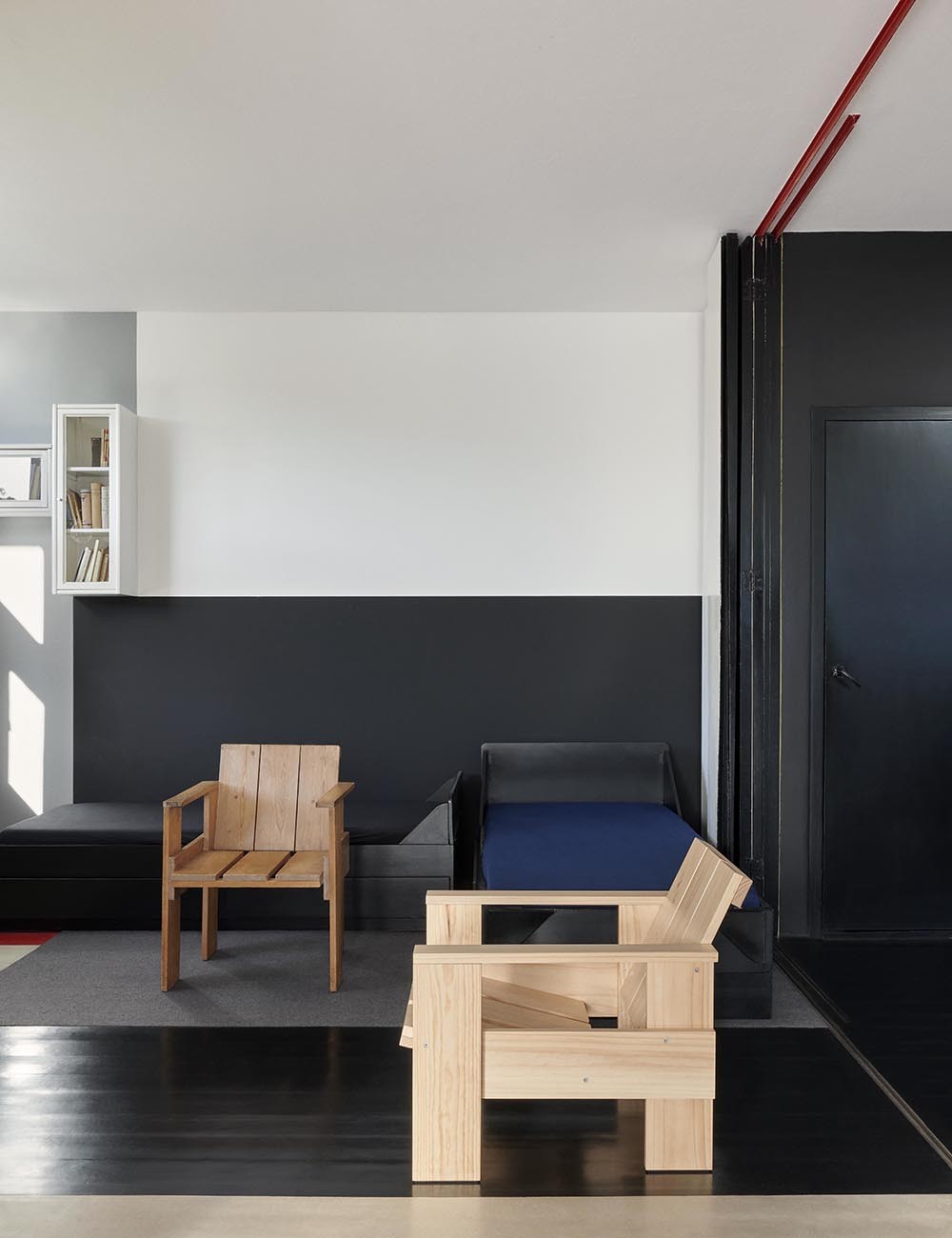 CRATE LOUNGE CHAIR