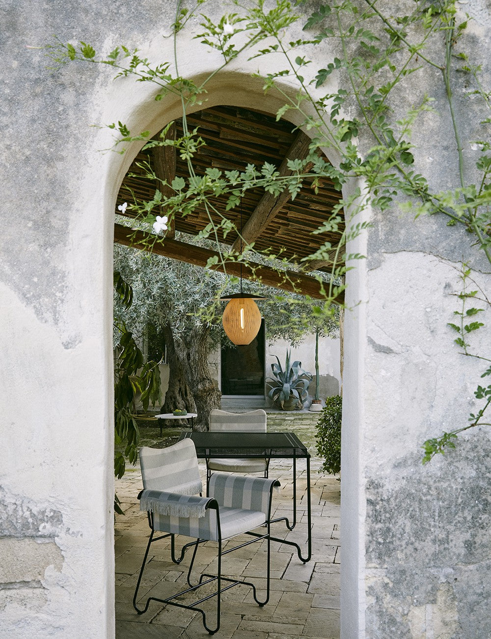 suspension satellite extérieure l