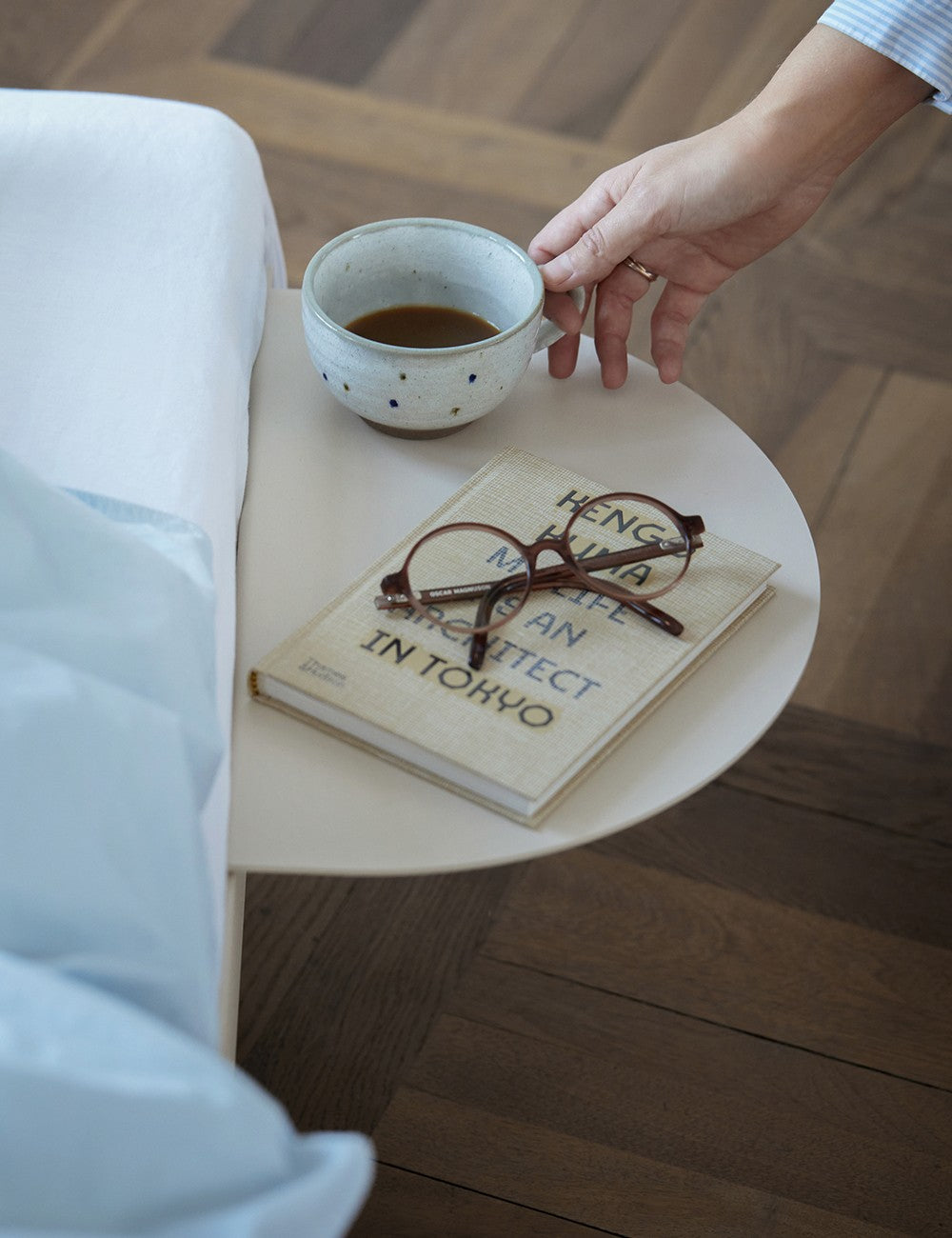 MESA CAMA MOEBE