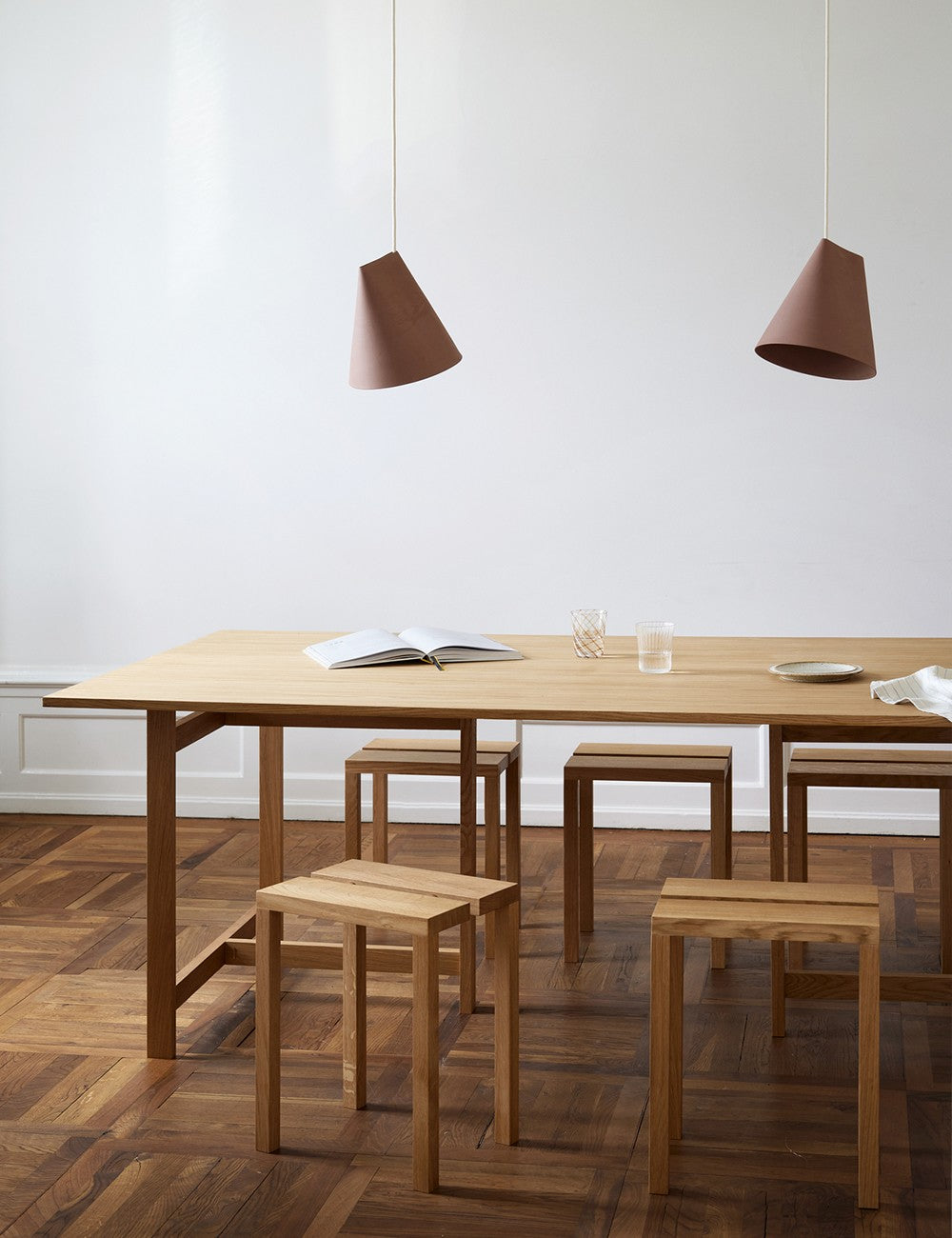 tabouret à chevilles