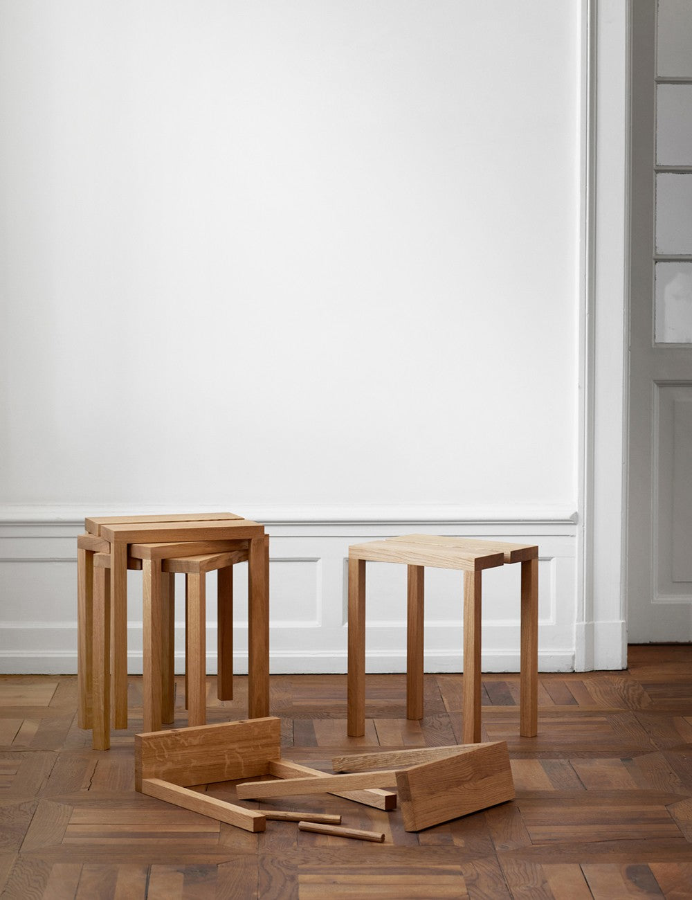 tabouret à chevilles