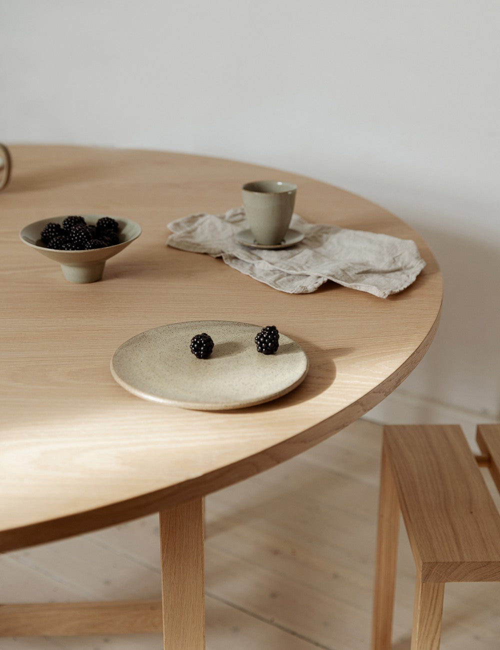 round dining table 140