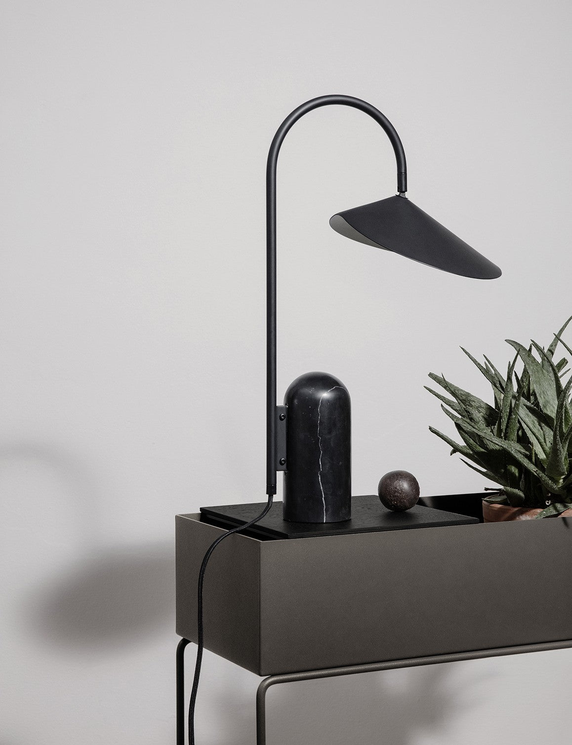 ARUM TABLE LAMP