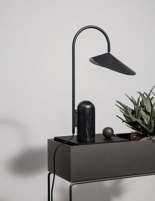 lámpara de mesa arum