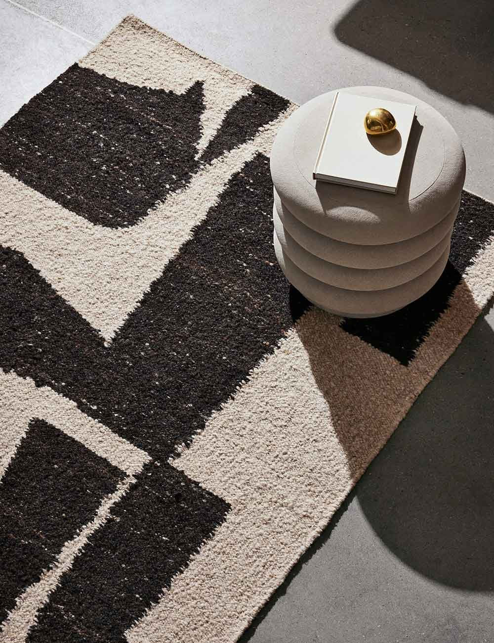 PIECE RUG