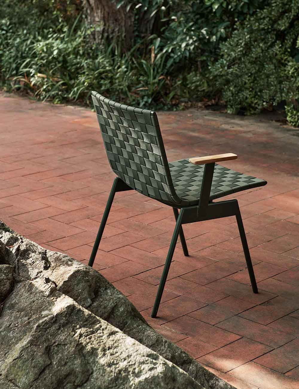 VILLE AV34 ARMCHAIR