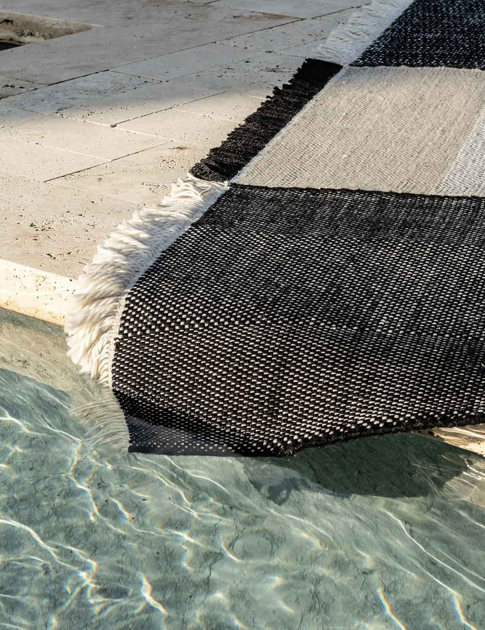 trois tapis d'extérieur