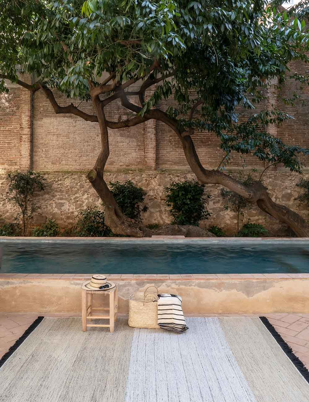 tres stripe outdoor rug