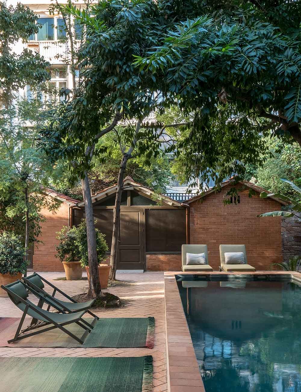SHADE OUTDOOR POUF