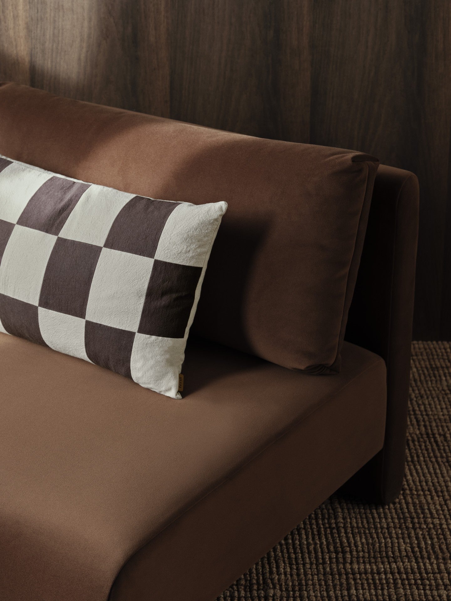 cuscino patchwork piegato color caffè