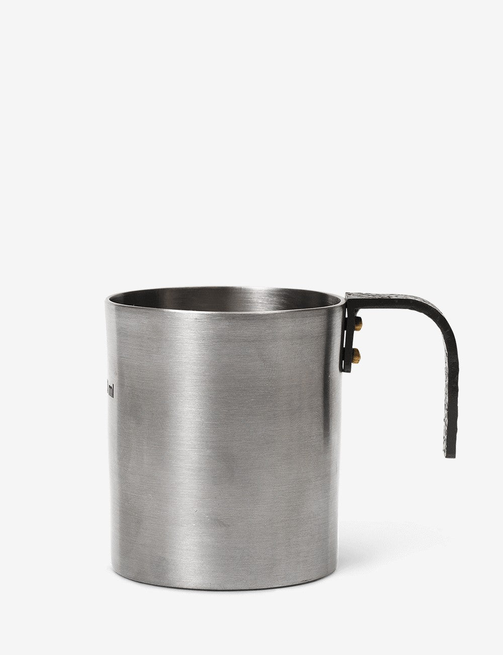 travail de tasse à mesurer