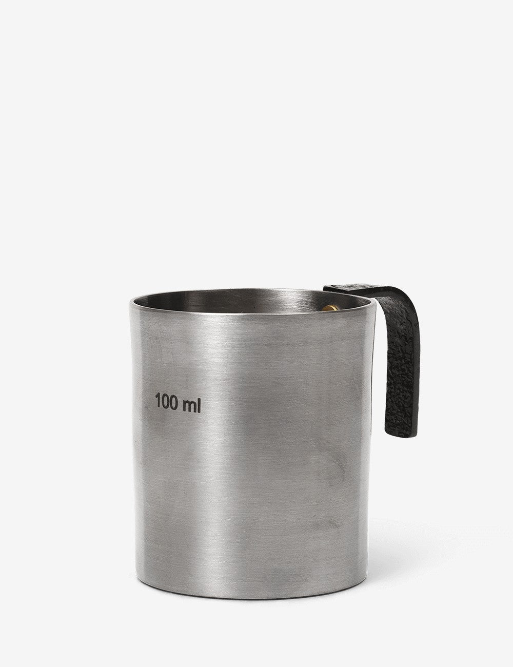 travail de tasse à mesurer
