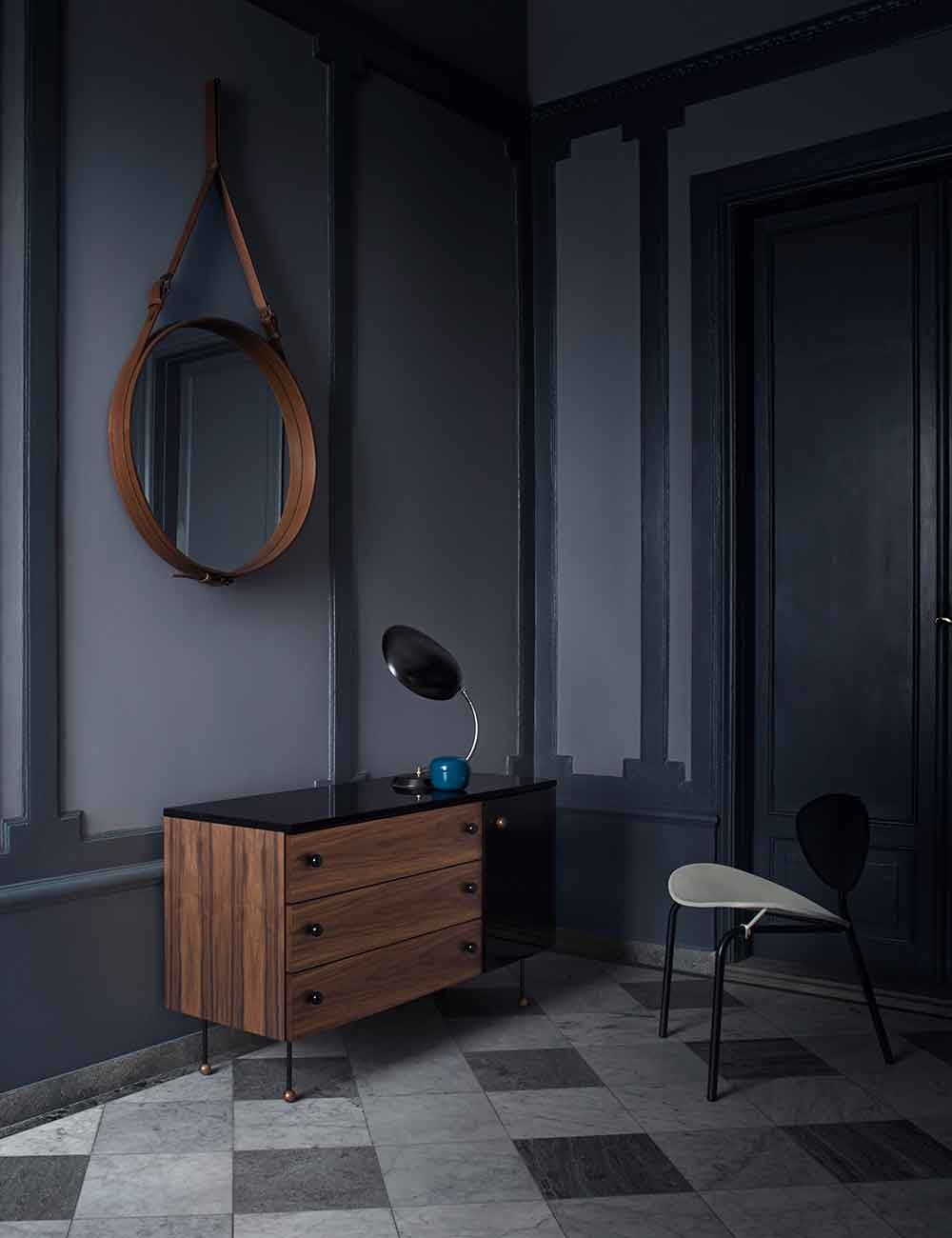 62 SIDEBOARD