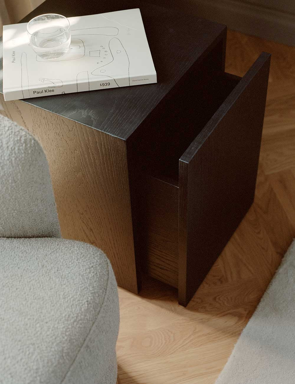 MASS SIDE TABLE