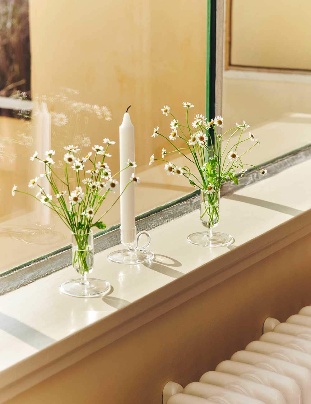 TINY CURVED CANDLEHOLDER