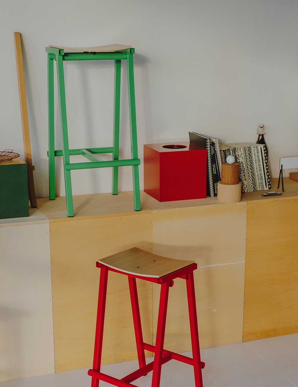 TABURETE 8 BAR STOOL H65. HAY-TBURETE8-65