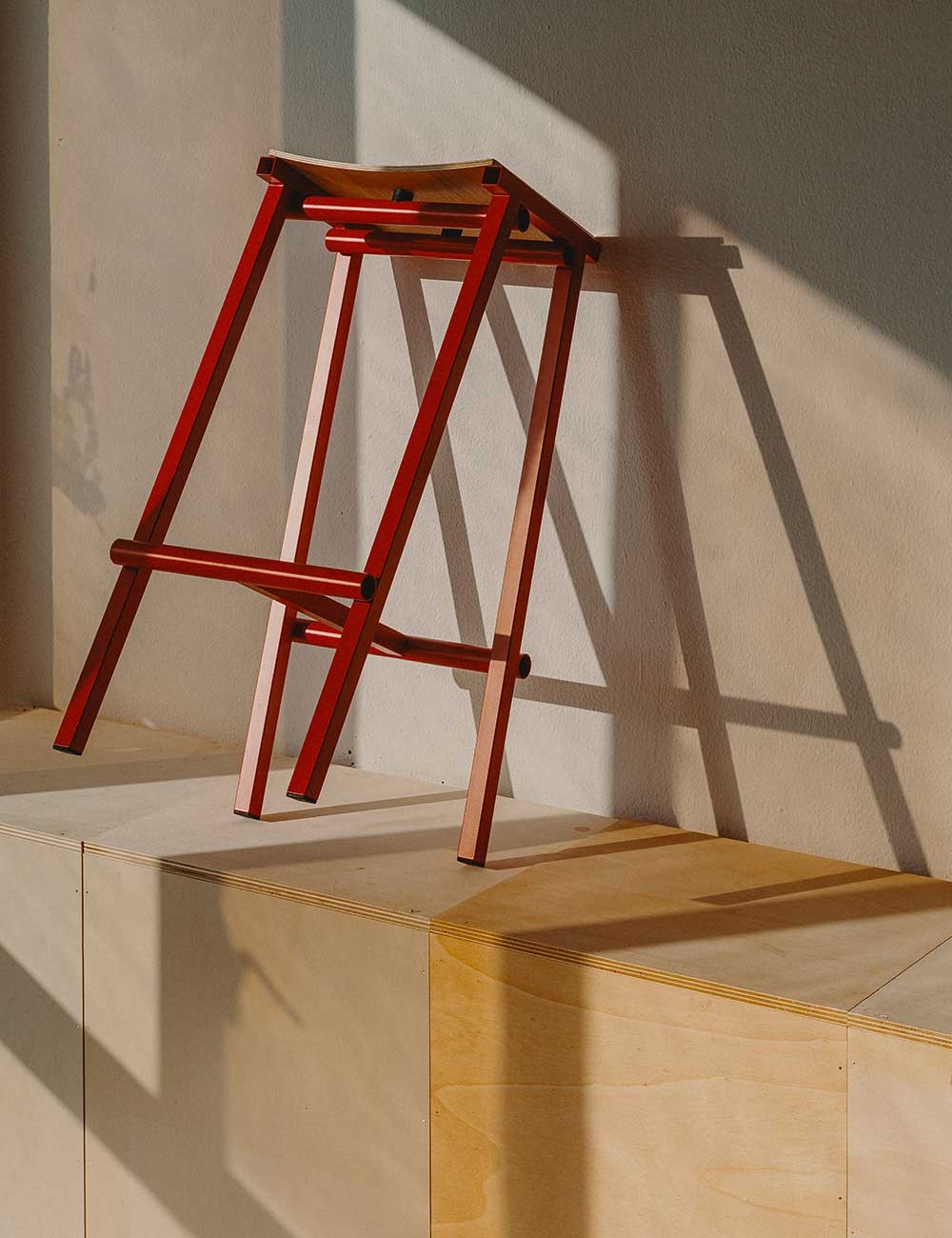 TABURETE 8 BAR STOOL H75