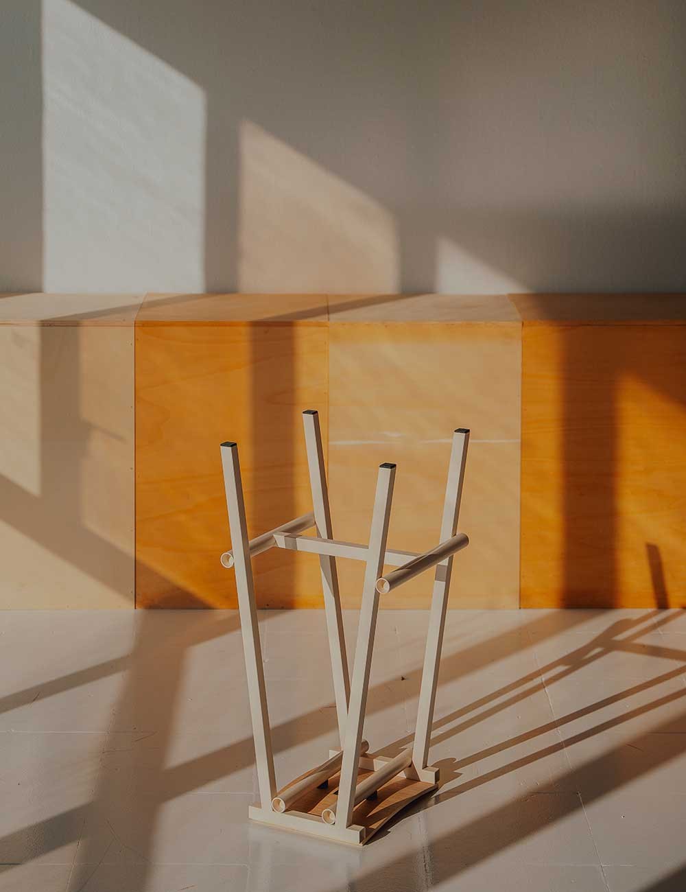 TABURETE 8 BAR STOOL H75