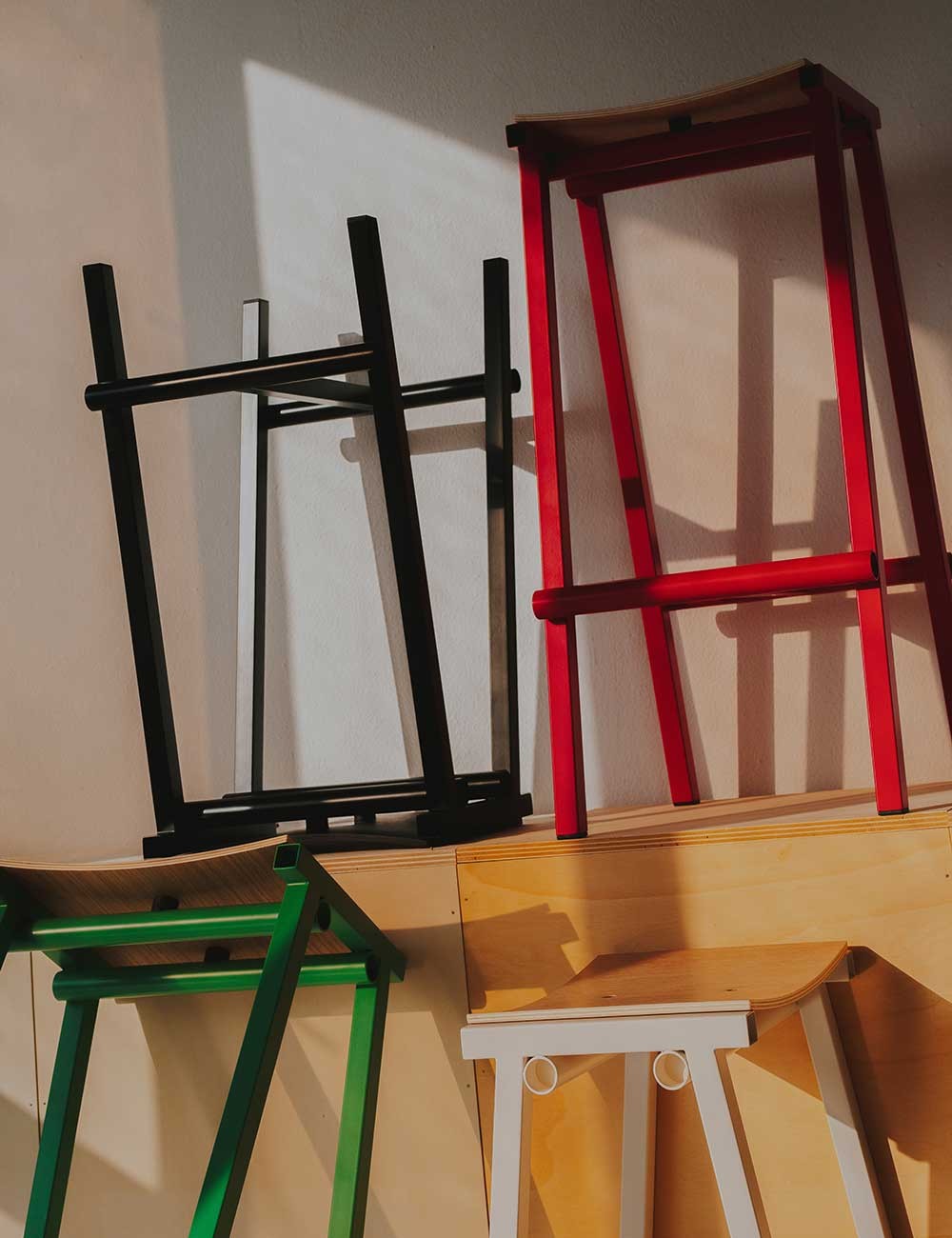 TABURETE 8 BAR STOOL H75