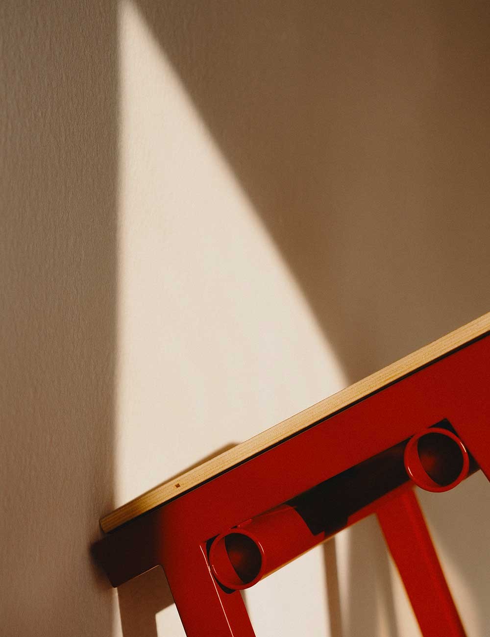 TABURETE 8 BAR STOOL H75