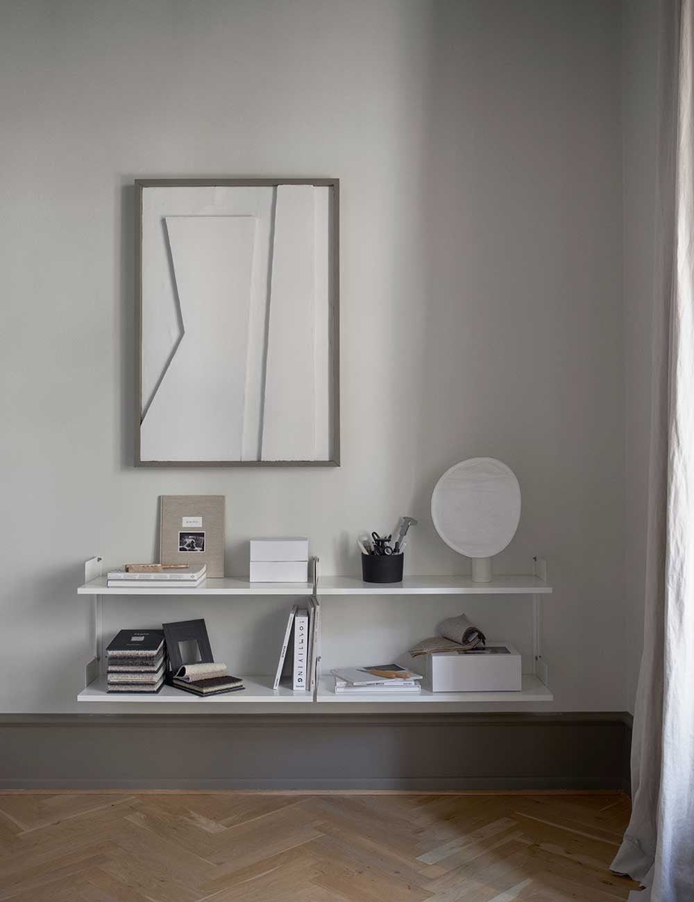 étagère de la chambre des nouvelles œuvres