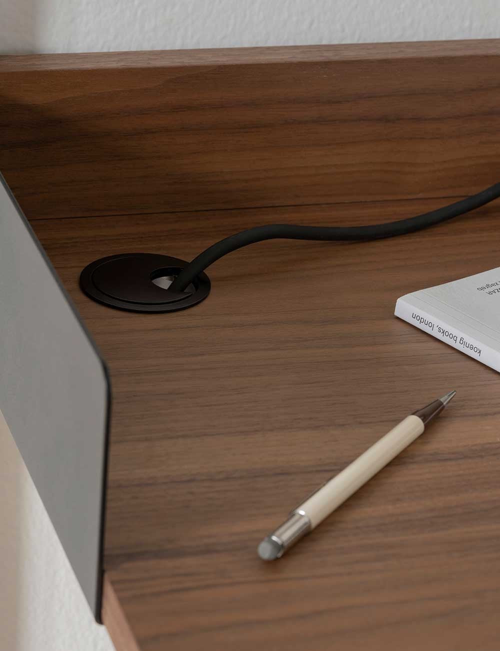 scaffale di studio dei nuovi lavori