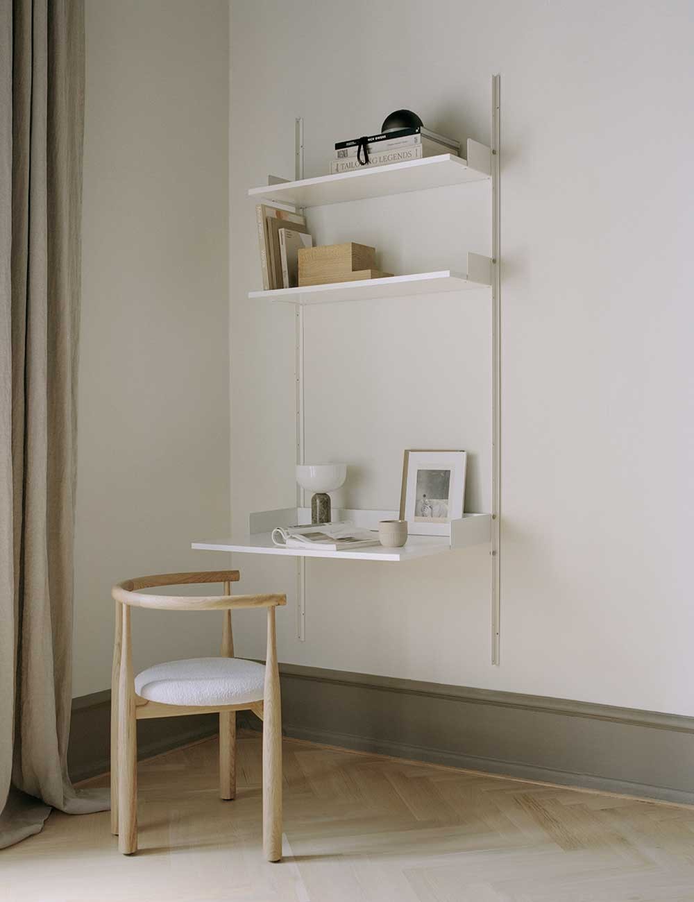 scaffale di studio dei nuovi lavori