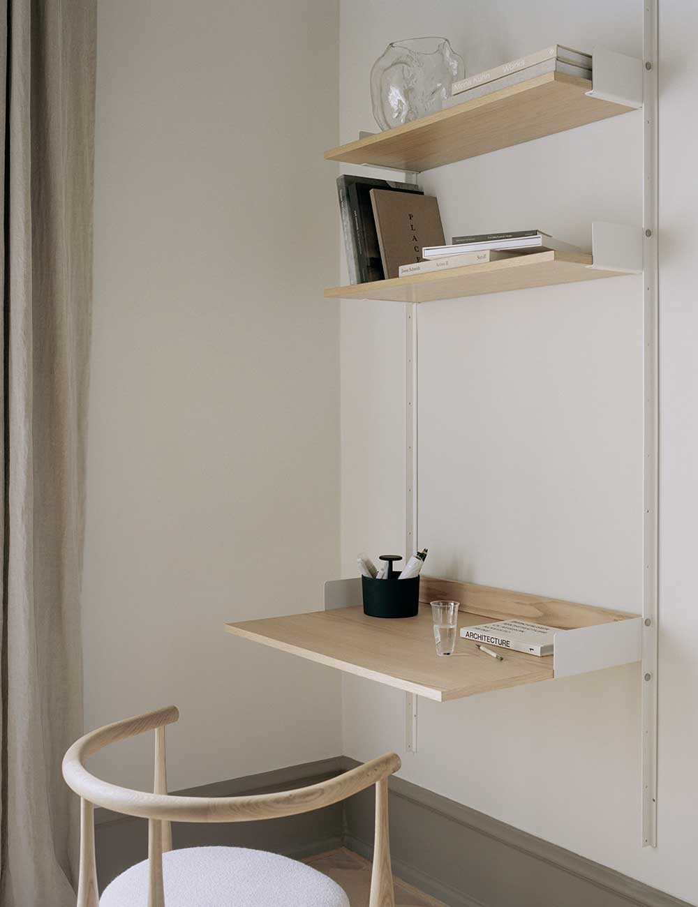 scaffale di studio dei nuovi lavori