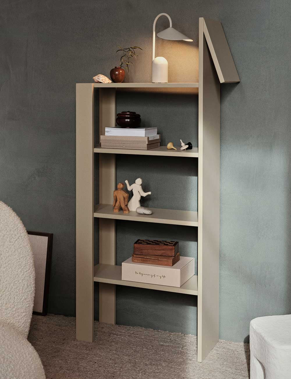 GIRAFFE BOOKCASE