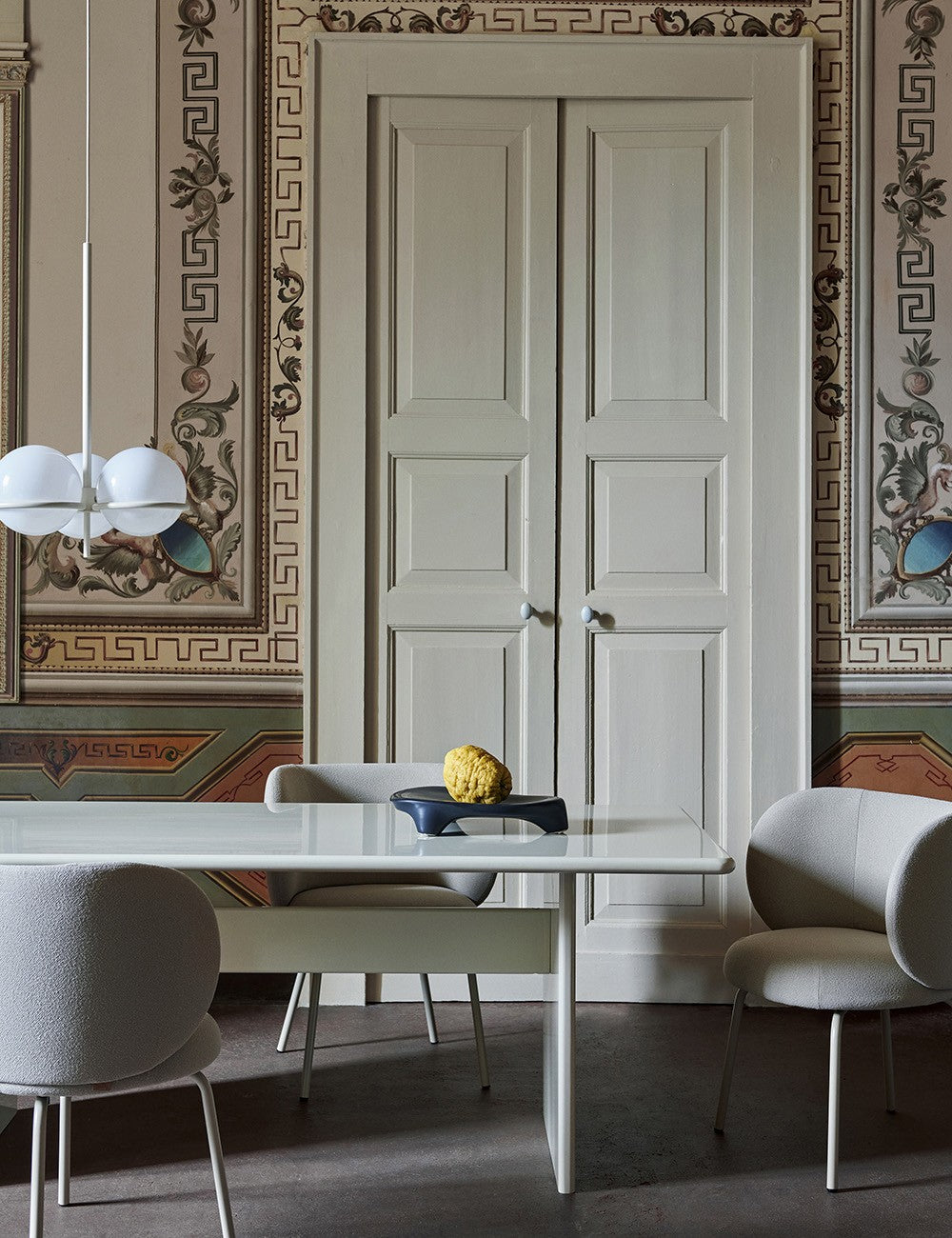 grande table à manger de patinoire