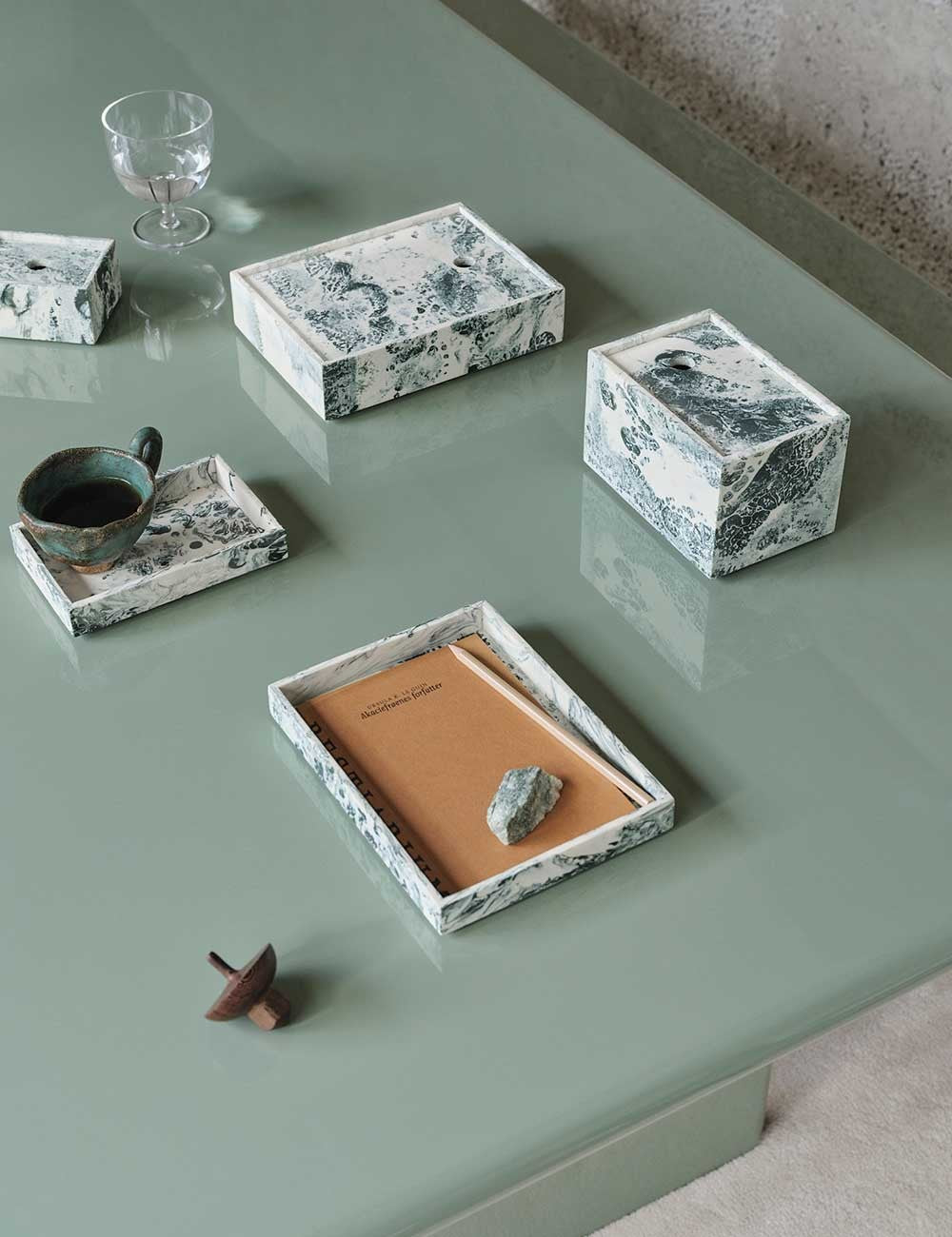 grande table à manger de patinoire