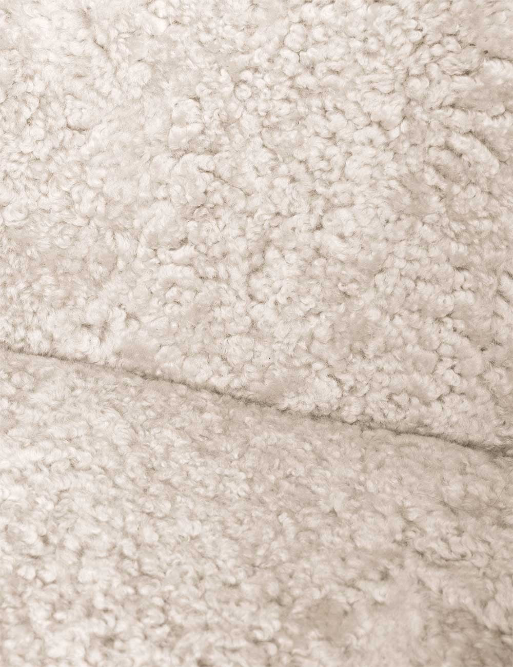 chaise longue en peau de mouton