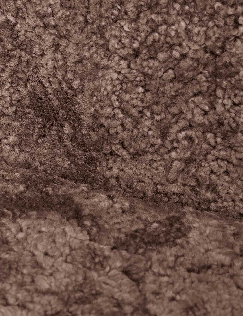 chaise longue en peau de mouton