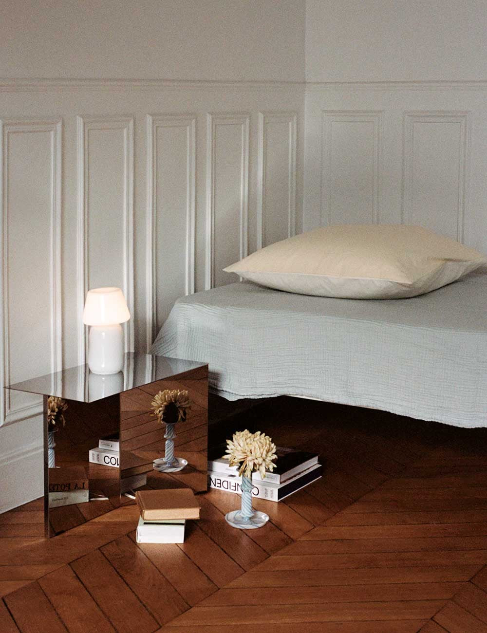 slit table oblong mirror