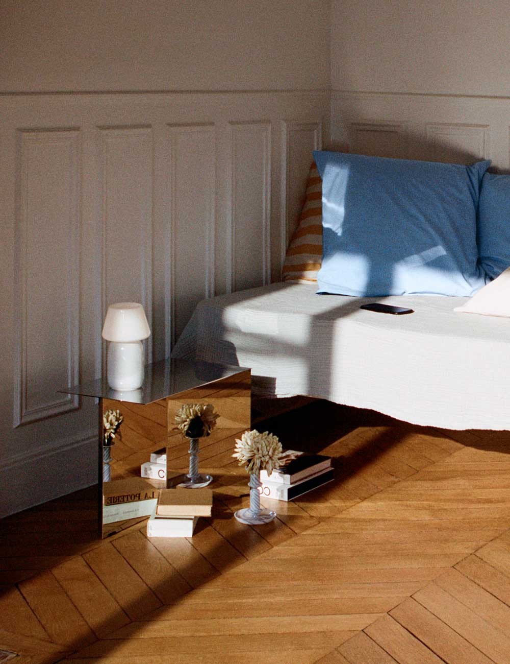 slit table oblong mirror